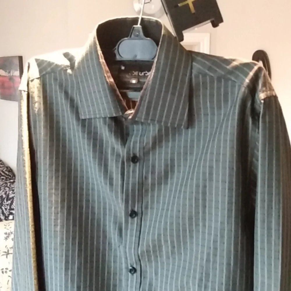 Shirt - Picture 2 of 5